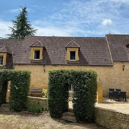 Hébergement de vacances La Sagne, Gite De Groupe, Piscine Et Tennis La Chapelle-Aubareil
