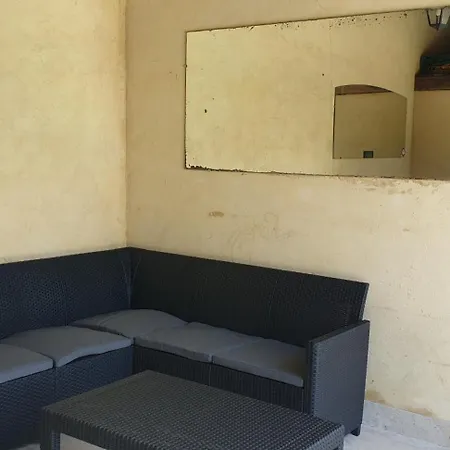 Dom wakacyjny La Sagne, Gite De Groupe, Piscine Et Tennis *